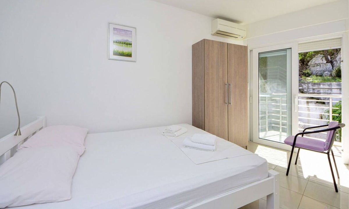 Blace Apartment | Lovely apartment for 5 people with A/C, WIFI, TV, balcony and pets allowed