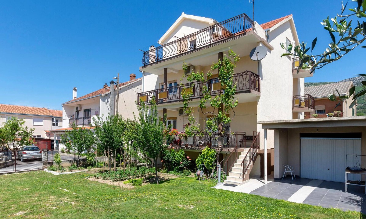 Kastel Luksic Apartment | Lovely apartment in Kastel Luksic