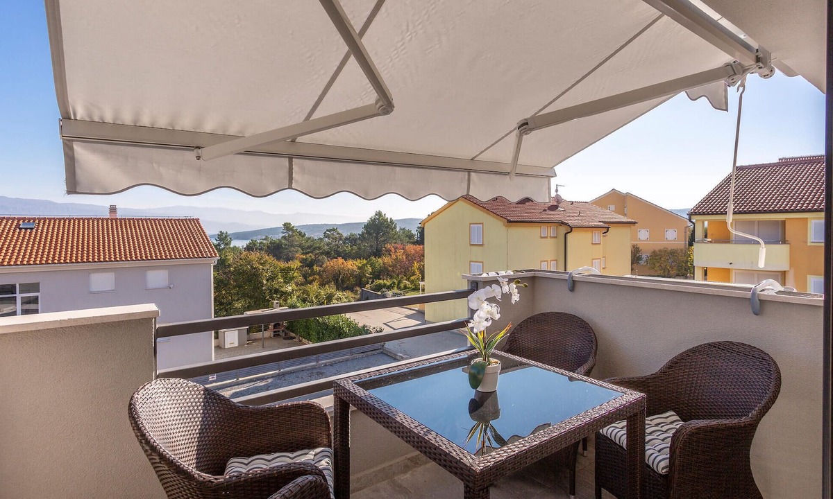 Cizici Apartment | Lovely apartment in Dobrinj with WiFi