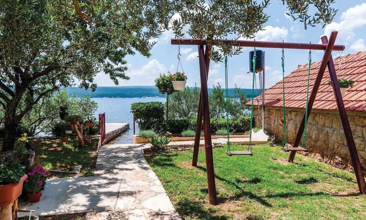 Krusevo Apartment | Lovely apartment in Krusevo with house sea view