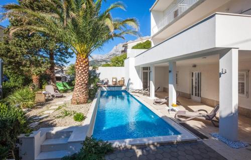 Bidol Apartment | Lovely Apartment In Makarska