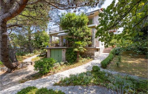 Omisalj Apartment | Lovely Apartment In Malinska With Wifi