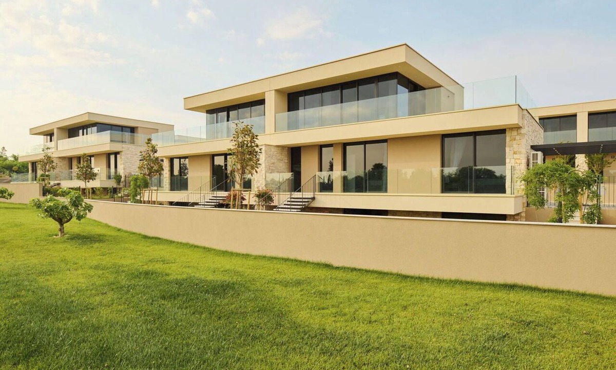 Savudrija House | Lovely apartment in villa for 8 guests with hot tub, WIFI, pool, A/C, TV and terrace