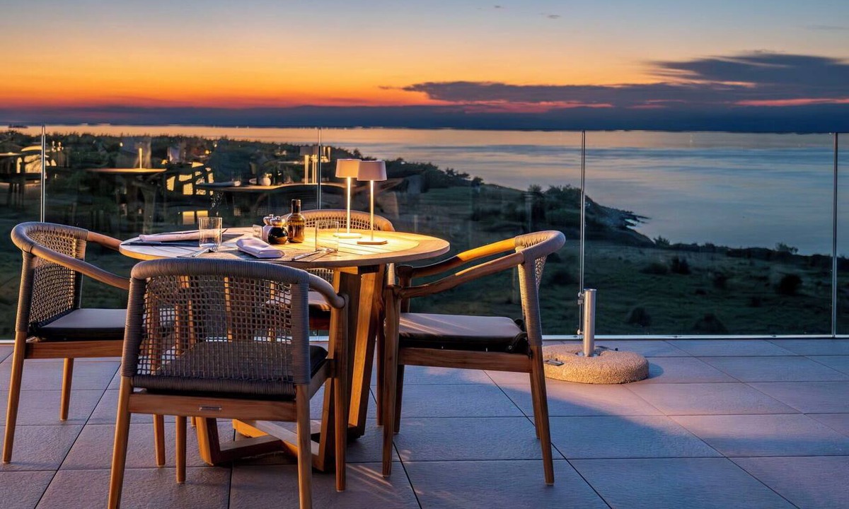 Savudrija House | Lovely apartment in villa for 8 guests with WIFI, hot tub, A/C, pool, TV and terrace