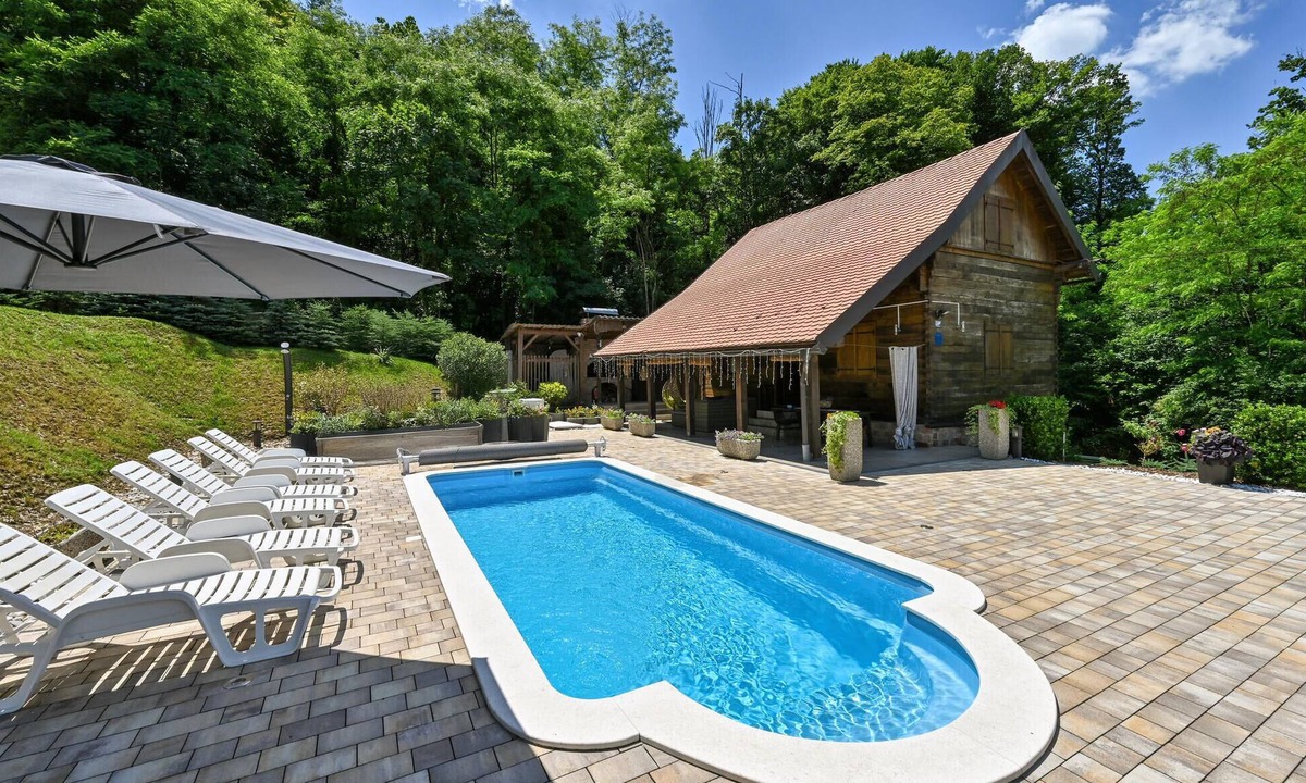 Veliko Trgovisce House | Lovely home in Veliko Trgovisce with sauna