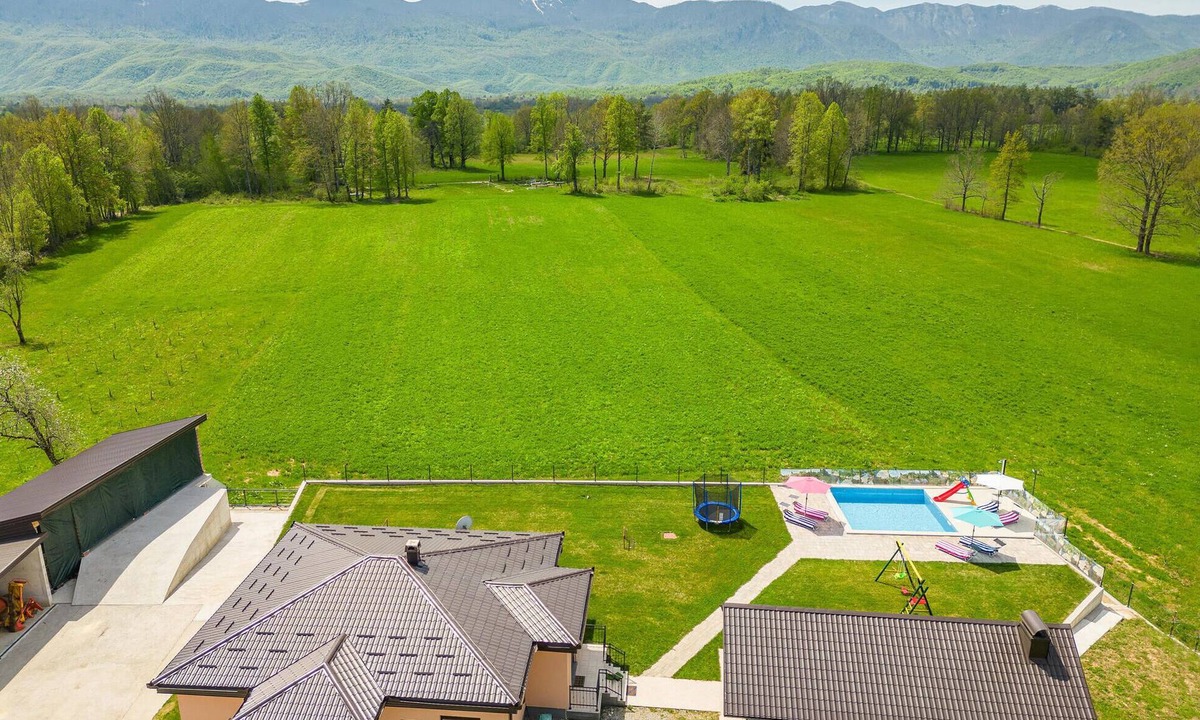 Gospic House | Lovely home in Ornice