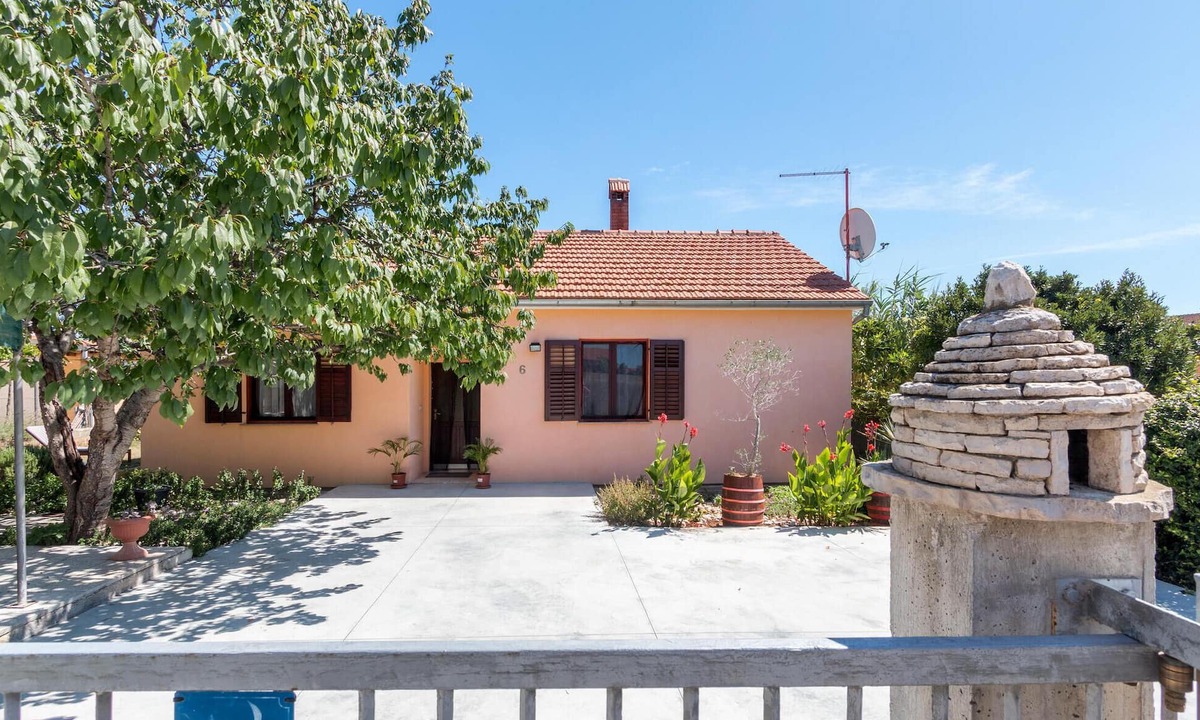 Sikici House | Lovely home in Sikici with WiFi