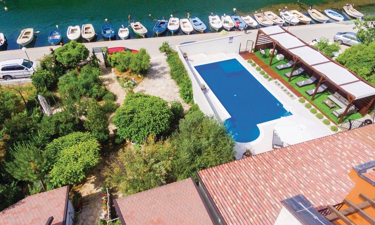 Skradin House | Lovely home in Skradin with sauna