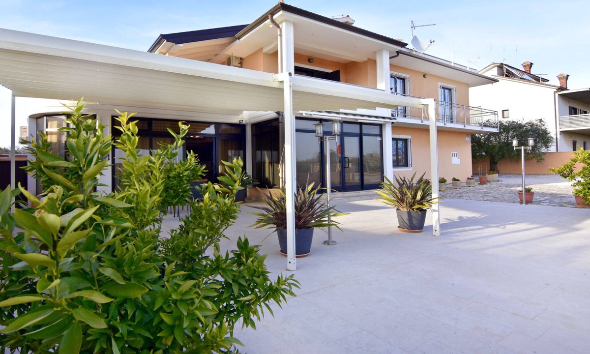 Savudrija Apartment | Lovely new apartment with terrace Aeneas 1