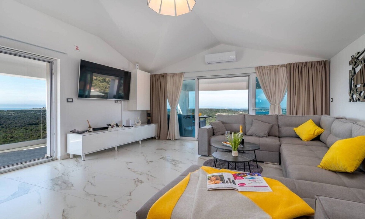 Dvornica Villa | Luminous Infinity Villa with Pool and Gym - Six Bedroom Villa with Pool