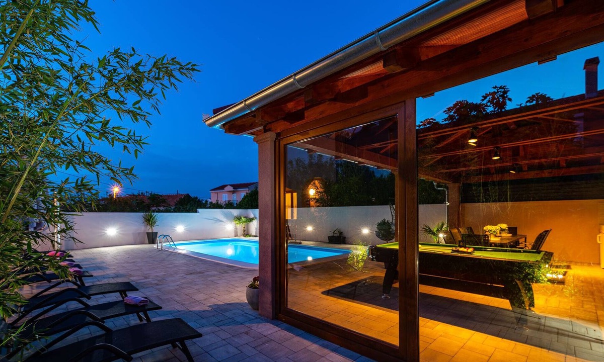 Zaton Apartment | Lux4 bedroom with heated pool for 6 or 8 people