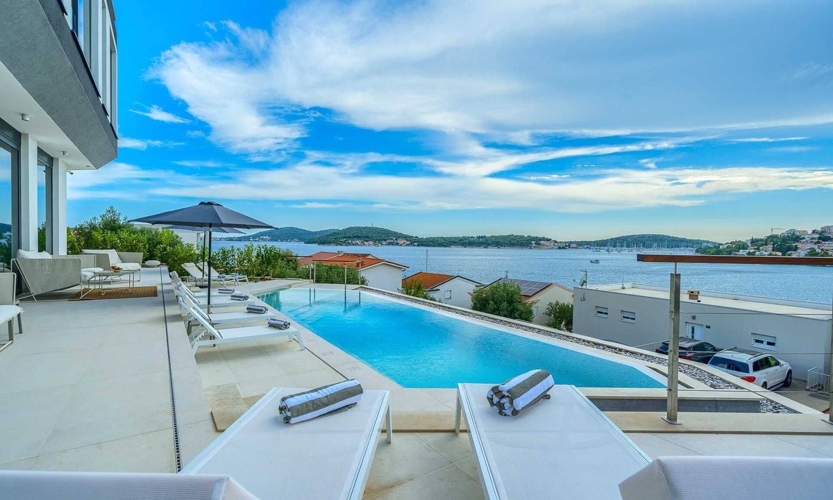 Podglavica Villa | Luxurious 5-BR Villa for 10 with Panoramic Views and Heated Pool