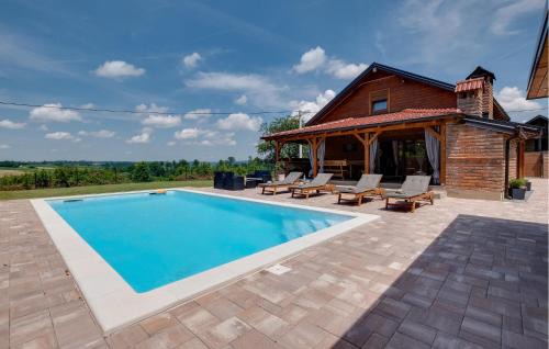 Bjelovar House | Luxurious Home In Gornje Plavnice With Sauna