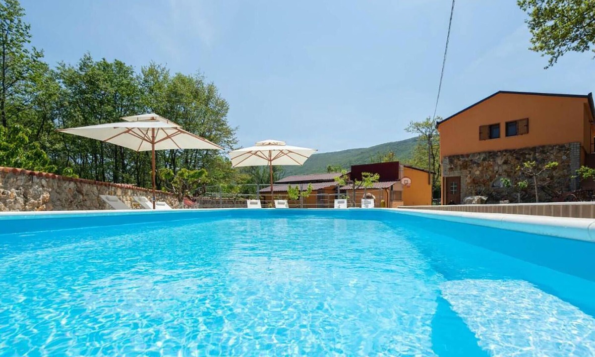 Vrlika House | Luxurious home in Maovice with sauna