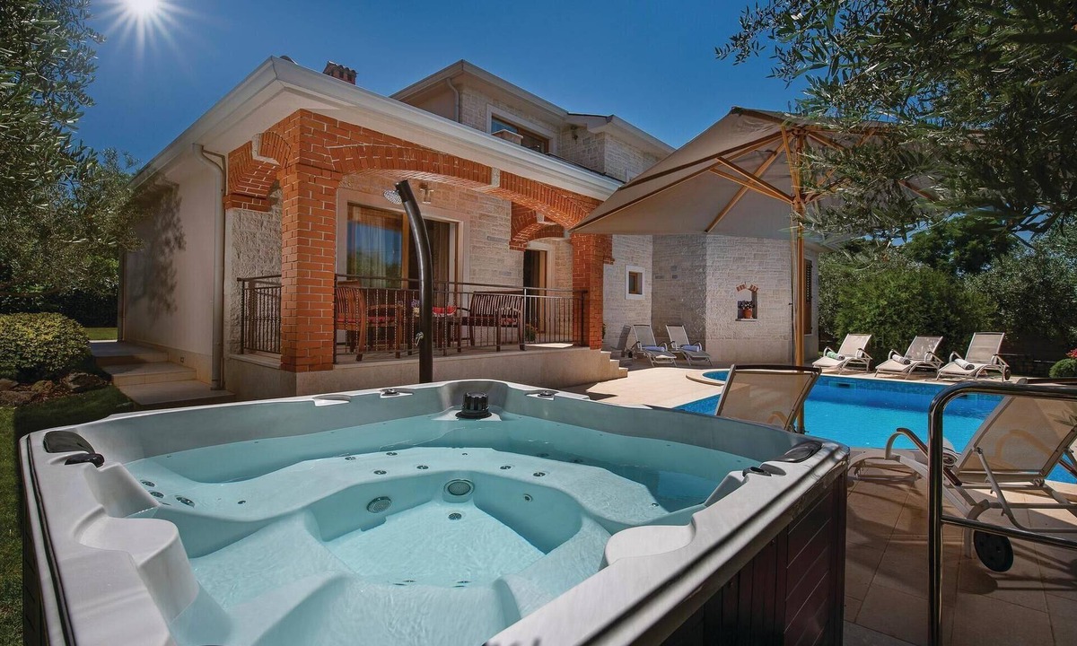 Vabriga House | Luxurious home in Tar