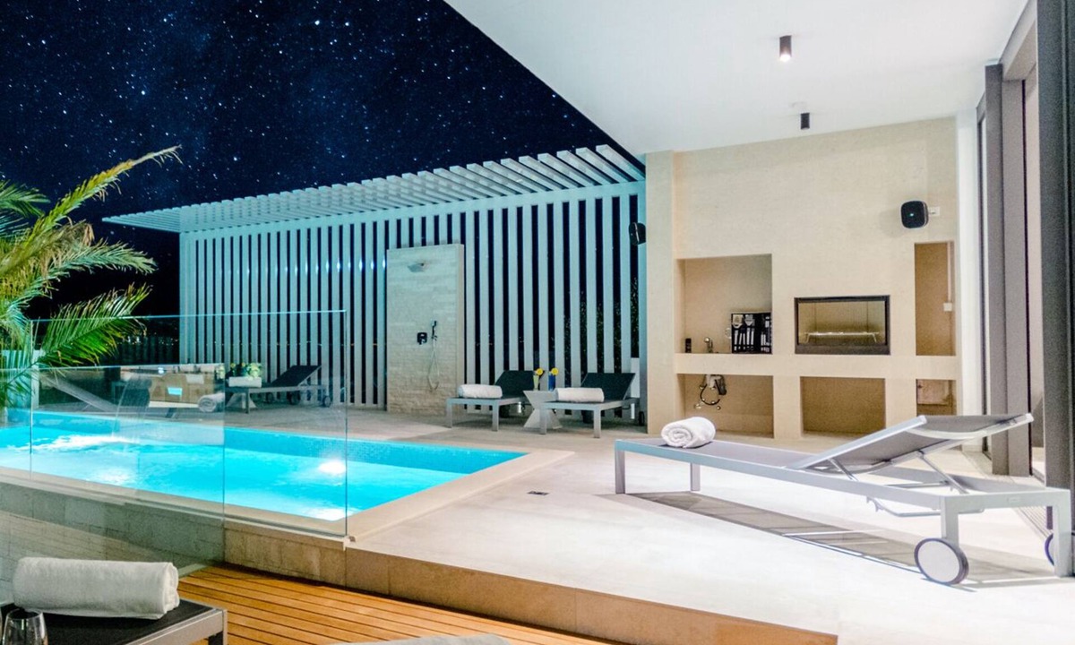 Sutivan Villa | Luxury 5* Villa Pax with heated infinity pool - 8 sleeps