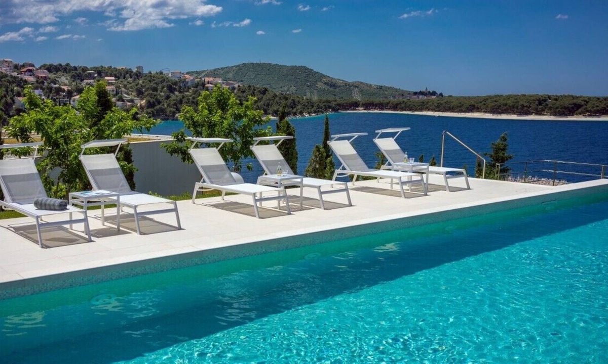 Primosten Apartment | Luxury Apartment Biseri Jadrana 4 (4+0) with shared pool by the beach in Primosten