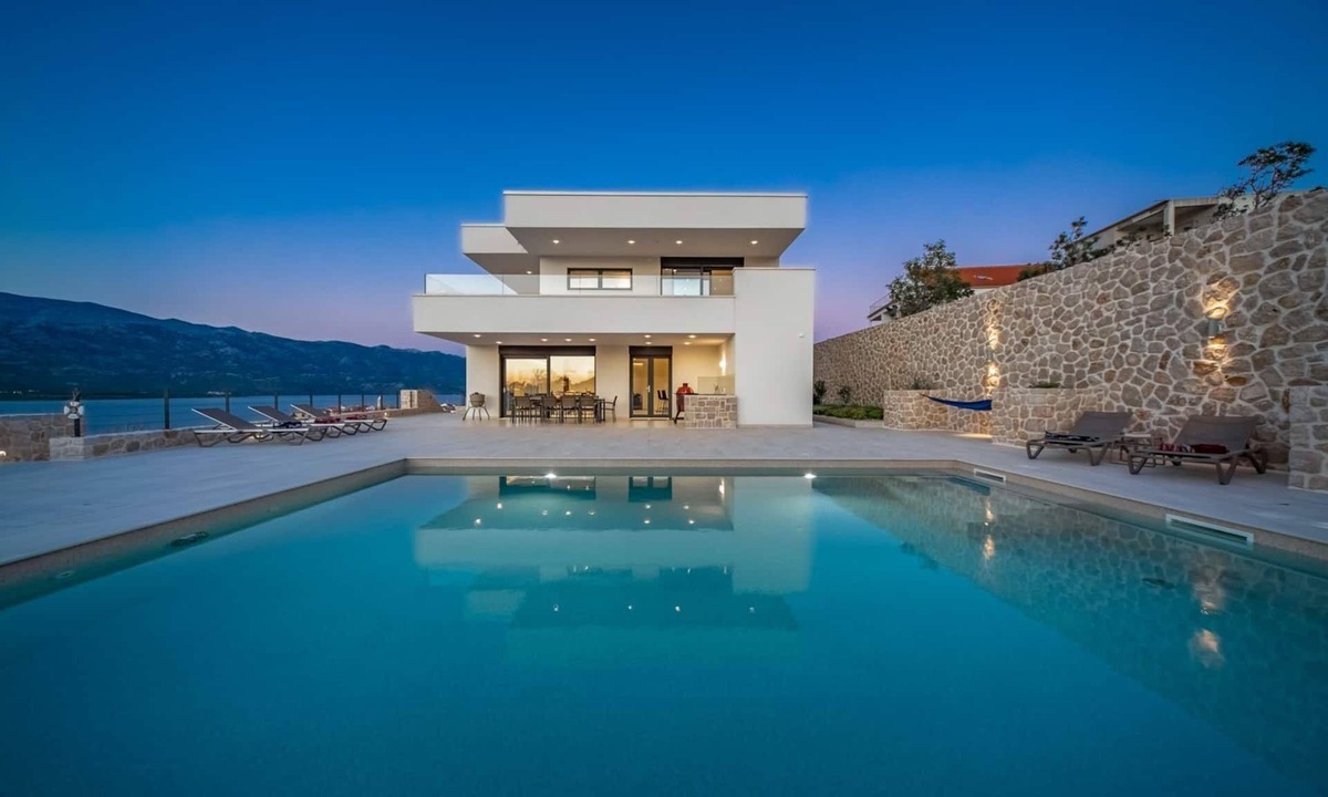 Vinjerac Villa | Luxury Sea star Villa heated pool 48 m2, family, quiet area, Paklenica National Park, Zrmanja rafting, bbq