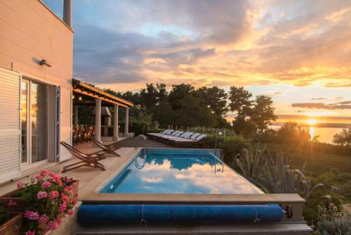 Mirce Villa | Luxury Seafront Villa Mediterranean on Brač with pool