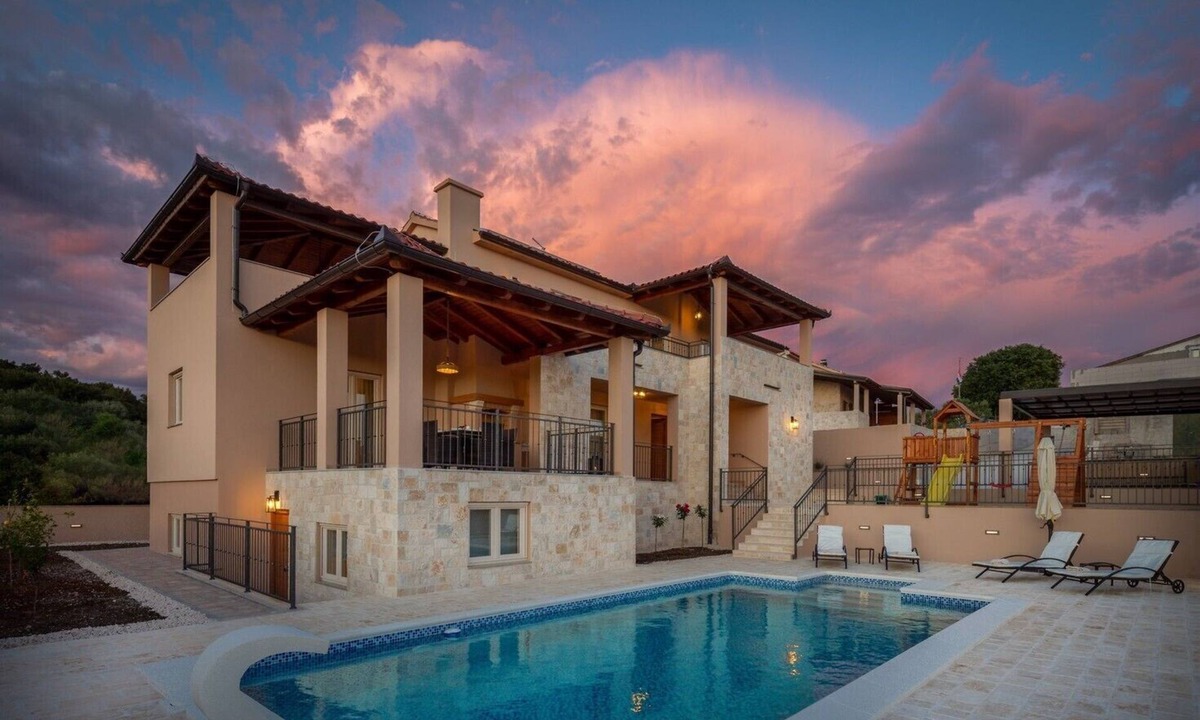 Sveti Filip i Jakov Villa | Luxury Villa San heated pool sauna, bbg, family