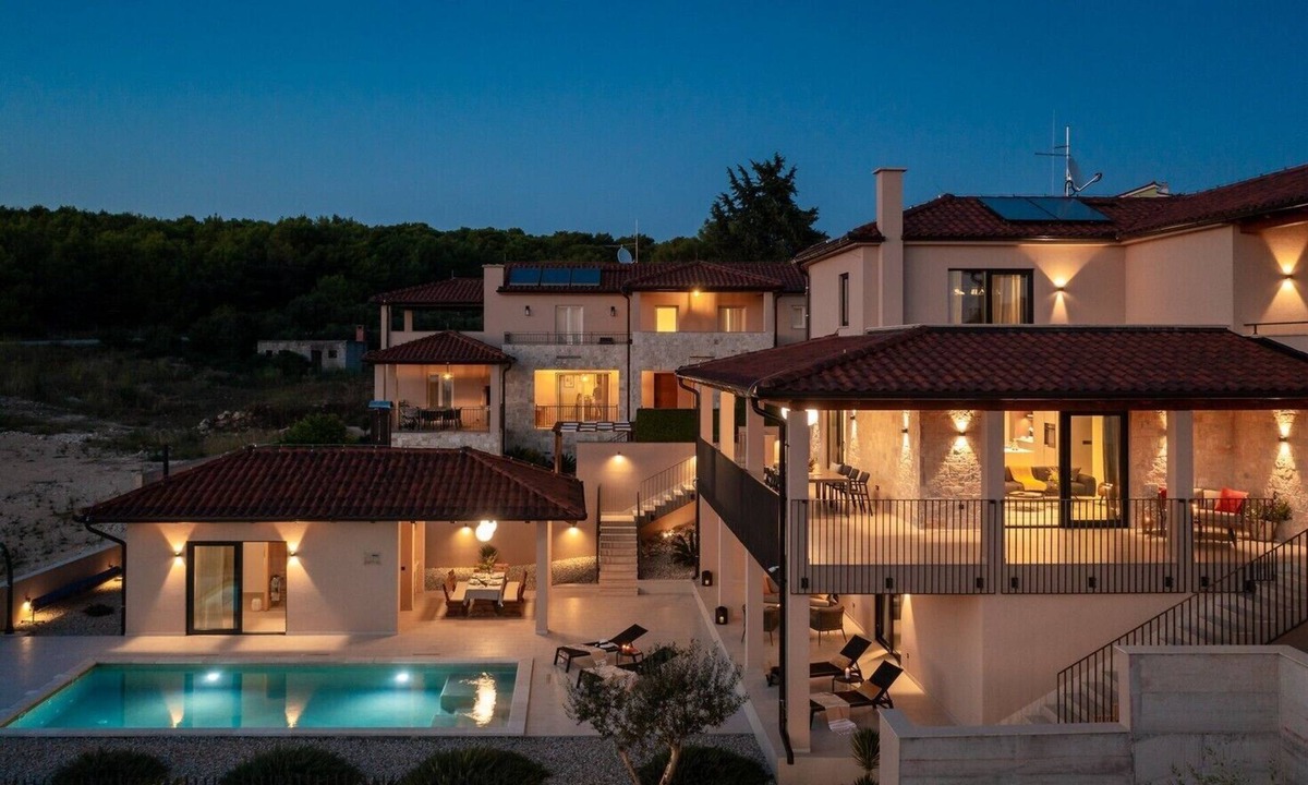 Sveti Filip i Jakov Villa | Luxury Villa Wave & San, 2 heated pools, sauna, gym, barbecue, ideal for families