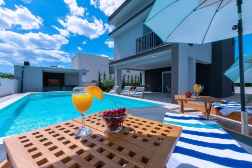 Murvica Villa | Luxury Vila Klara with heated pool, near Airport&Zadar