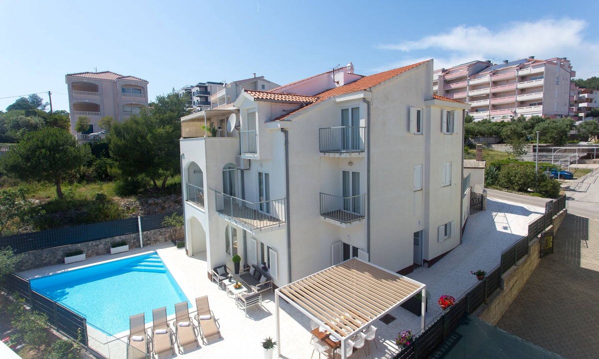 Okrug Gornji Villa | Luxury Villa, 40 sqm heated pool & gym, 200m to beach, BBQ