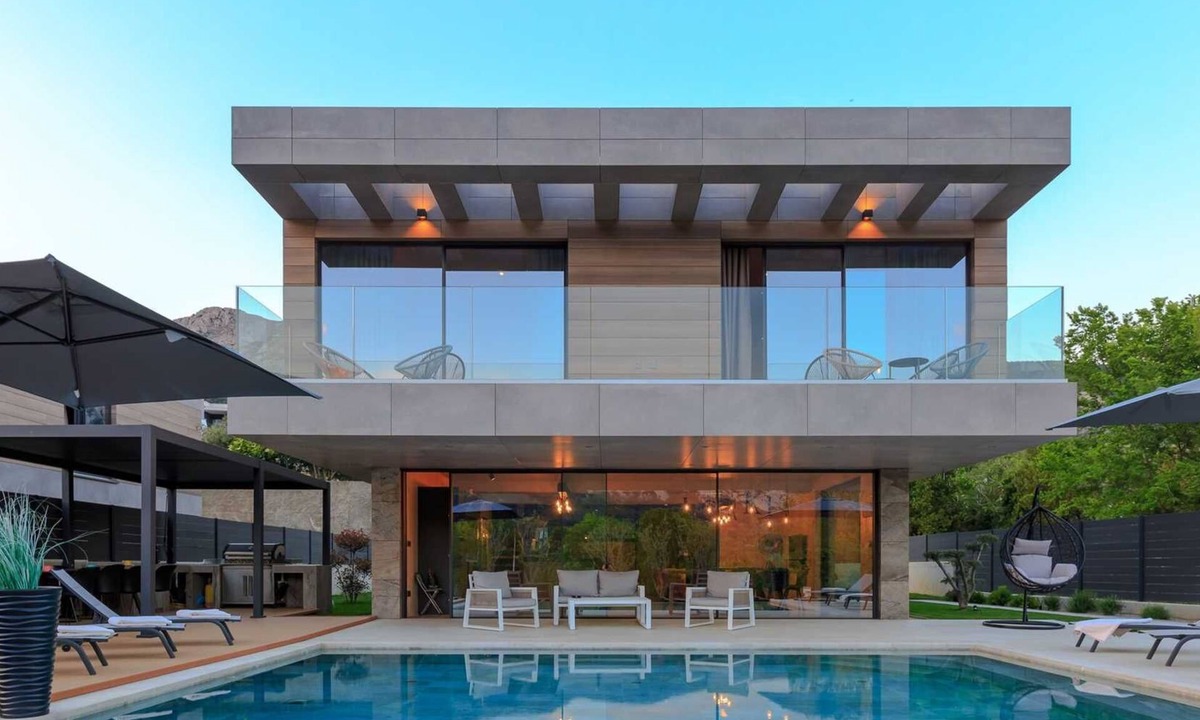 Jurandvor Villa | Luxury Villa Allure with heated pool, sauna, jacuzzi & gym