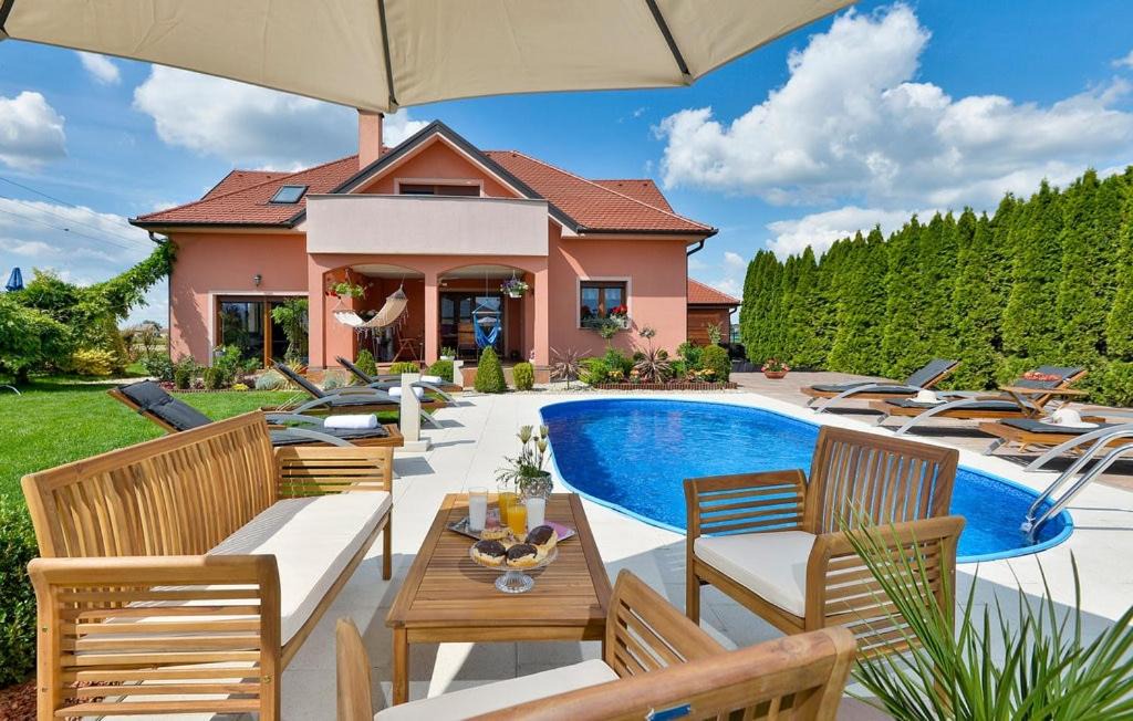 Gornji Kneginec Apartment | Luxury Villa Apartment - Private Jacuzzi & Sauna