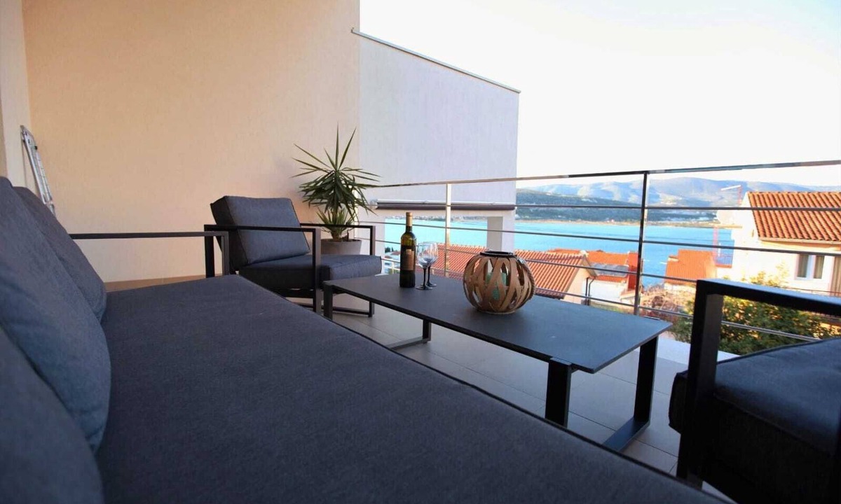Mastrinka Villa | Luxury Villa Lana Apt ,Seaview Terrace, Large Outdoor Space ,BBQ, close to beach