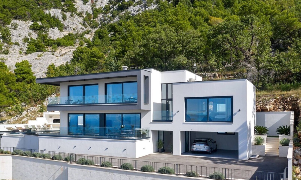Bast Villa | Luxury Villa Misterio with Pool