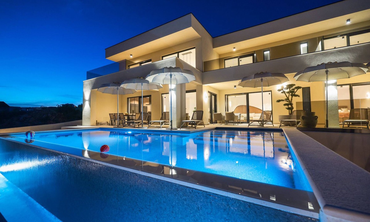 Maslenica Villa | Luxury Villa Nuova with heated pool