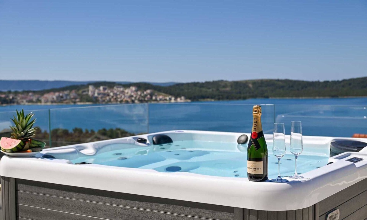 Trogir Villa | Luxury Villa Oasis with pool and jacuzzi near beach