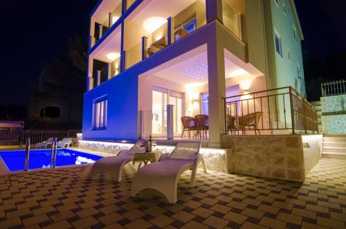 Mastrinka Villa | Luxury Villa Star Lights Trogir - heated pool, hot tub, gym, billiard