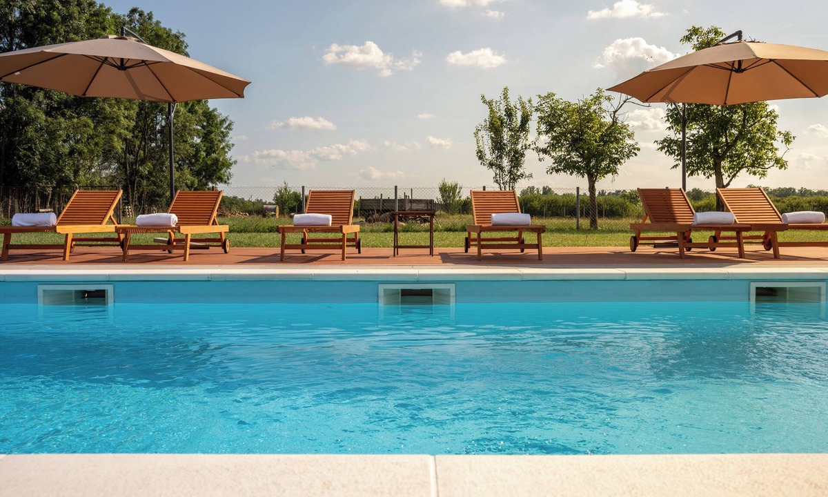 Klostar Ivanic Villa | Luxury villa with pool and spacious estate for family gatherings and events.