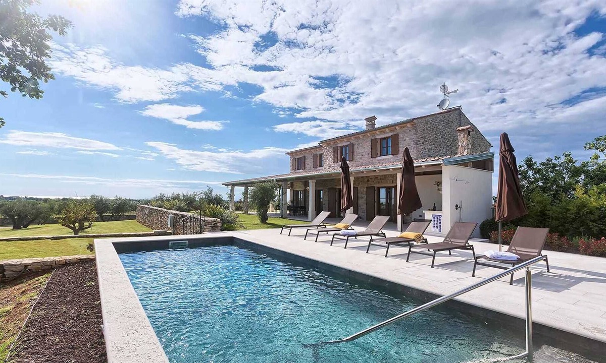 Finida Villa | Luxury villa with a sauna, home cinema and a gym