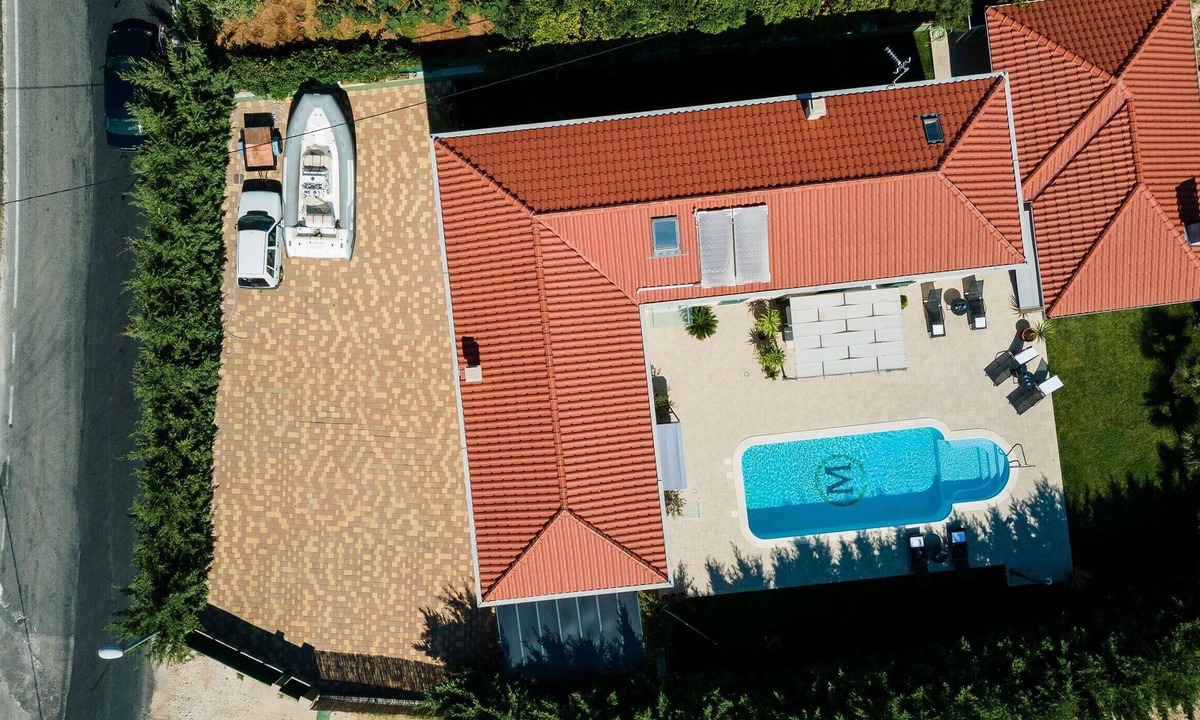 Plano Villa | Luxury Villa with Heated Pool, Terrace, and Outdoor Amenities for Relaxation - Five Bedroom Villa