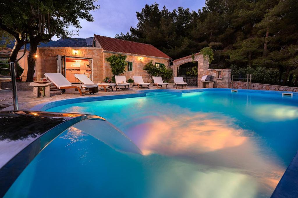 Bol Villa | Luxury Villa Zlatni Rat with Pool, Near Zlatni Rat Beach, Bol