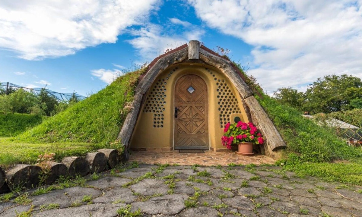 Razkrizje House | Magical Hobbit's House, Ljutomer, Slovenia