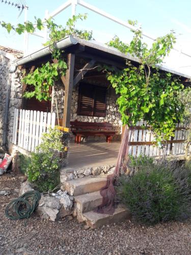 Nevidane House | Magunja