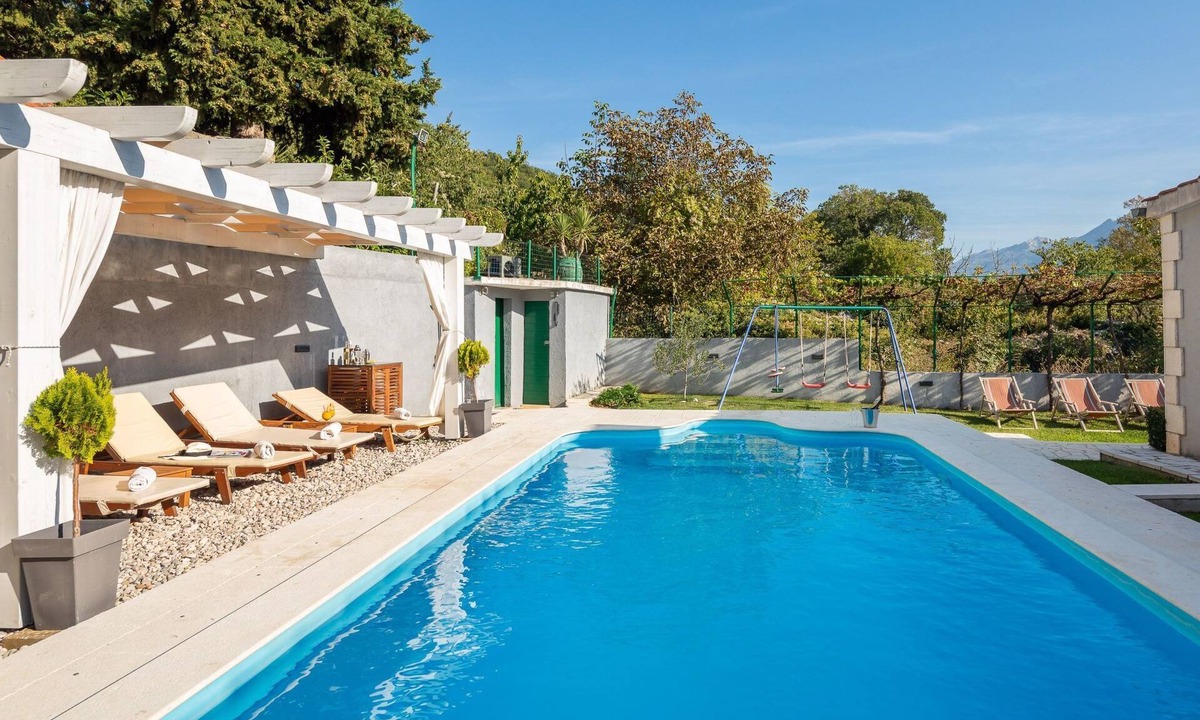 Sestanovac House | Mamita - Beheizter Pool by Interhome