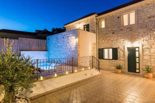 Selca Villa | Marivilla in Selca with heated pool