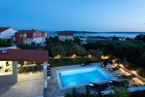 Kastel Sucurac Apartment | Mary - Apartment with private pool & garden