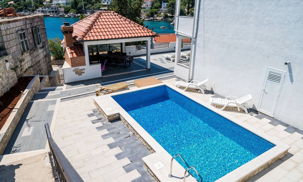 Molunat Apartment | Mata Family Apartments - Deluxe Two Bedroom Apartment with Balcony and Sea View