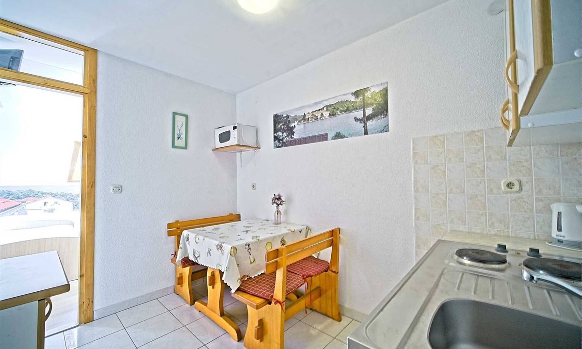 Pomena Apartment | Matana Pomena - A3 One-Bedroom Apartment with Balcony and Park View