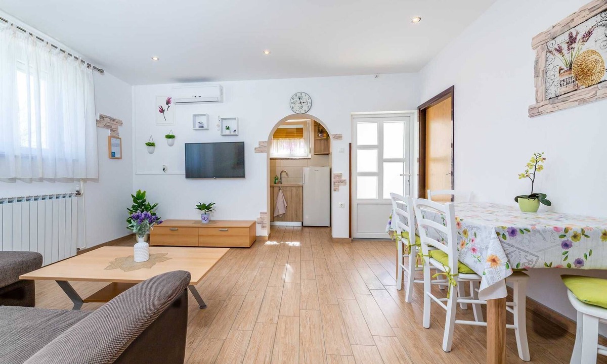 Jurandvor Apartment | Meri A4 - Charming 2-Bedroom Apartment for 4 with pool