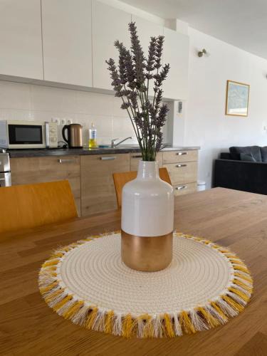 Betina Apartment | Miri&Gary's