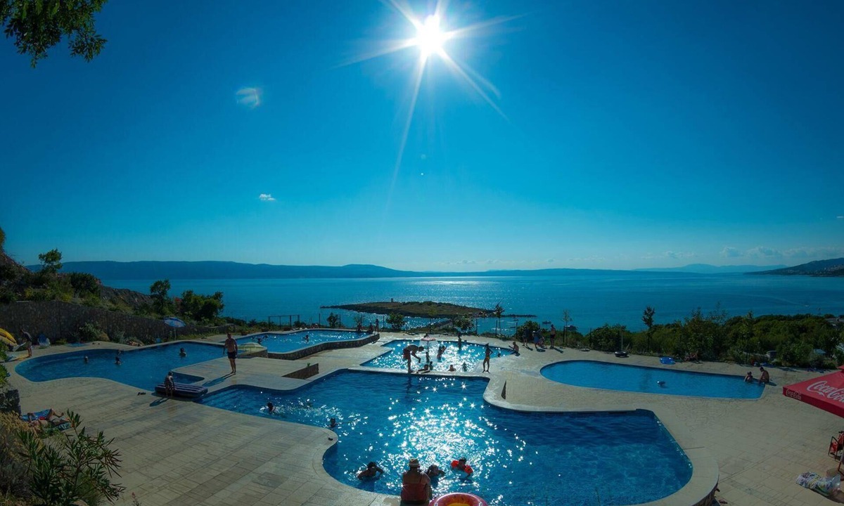 Klenovica Apartment | mobile home "Queen Campagna" with communal pool