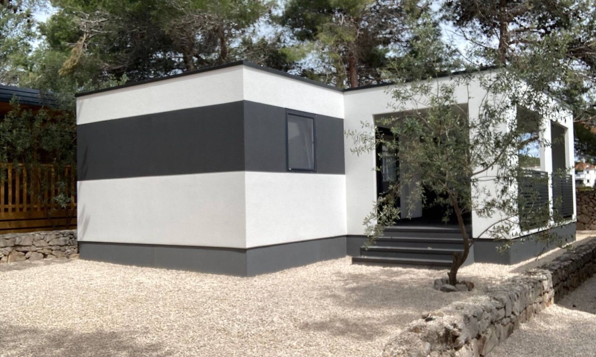 Drage House | Mobile home with private covered terrace