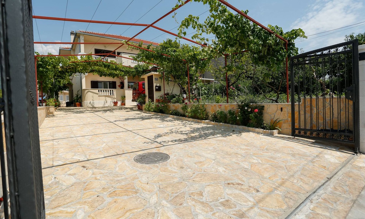 Kastel Kambelovac Apartment | Modern apartment Baco from 1 up to 6 persons